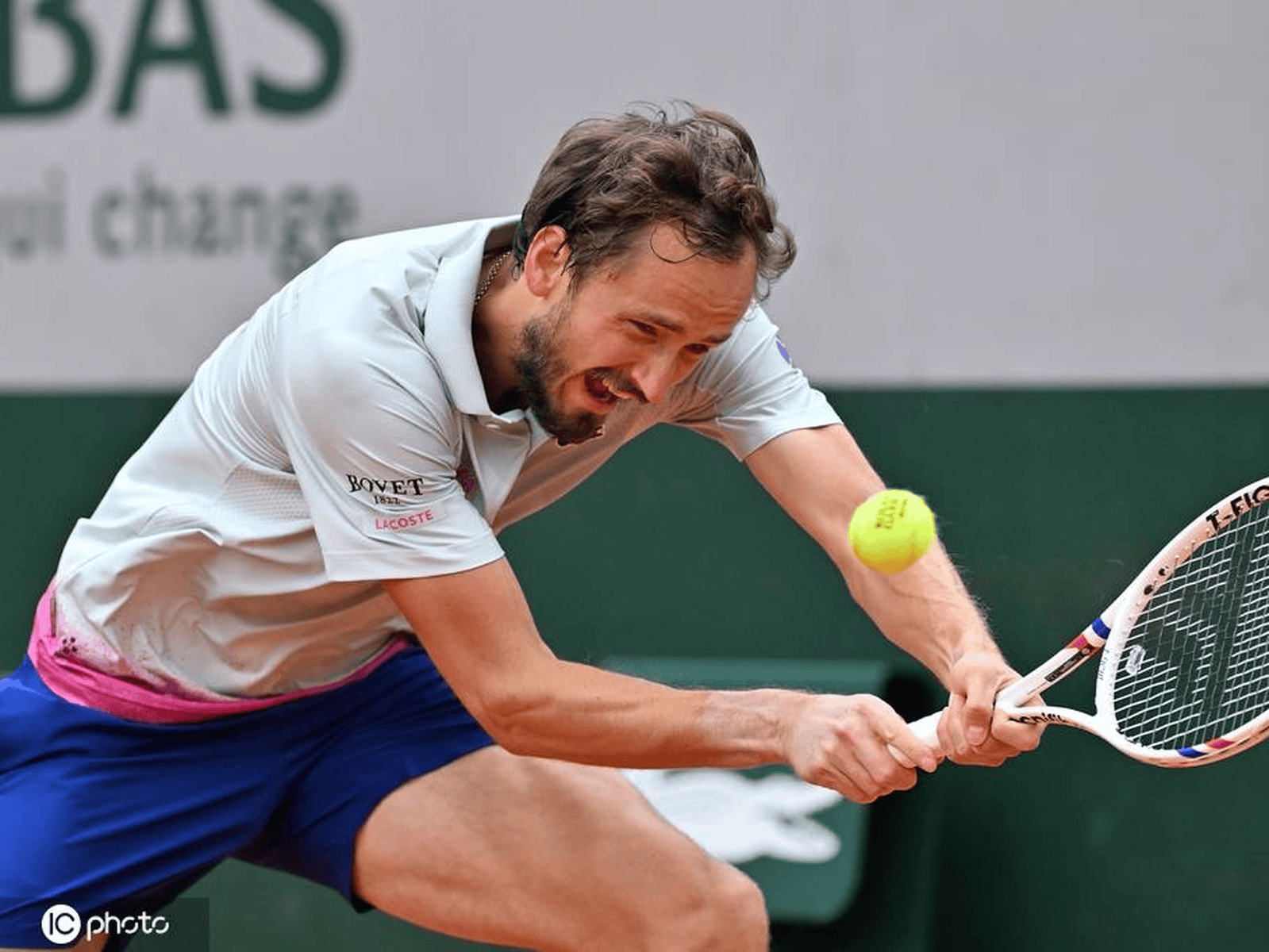 关于西班牙网球队碾压英国网球队,梅德韦杰夫关键制胜的信息 关于西班牙网球队碾压英国网球队,梅德韦杰夫关键制胜的信息