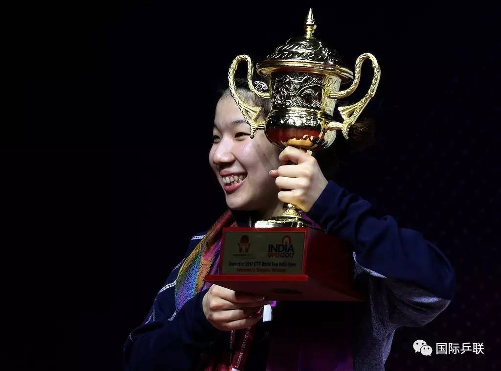 关于日本乒乓球队鏖战法国乒乓球队，奥恰洛夫完成帽子戏法的信息