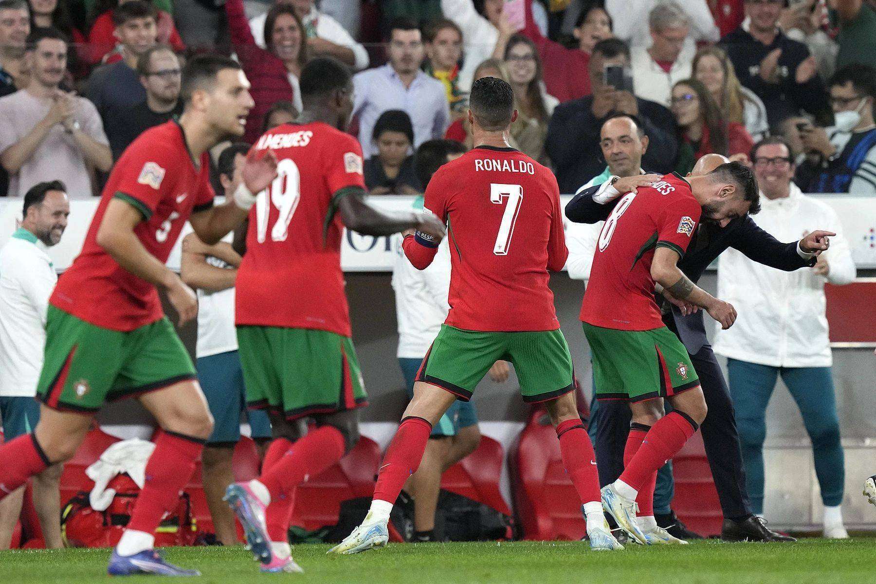 包含欧国联比赛战术演练赛前备战气氛火爆的词条