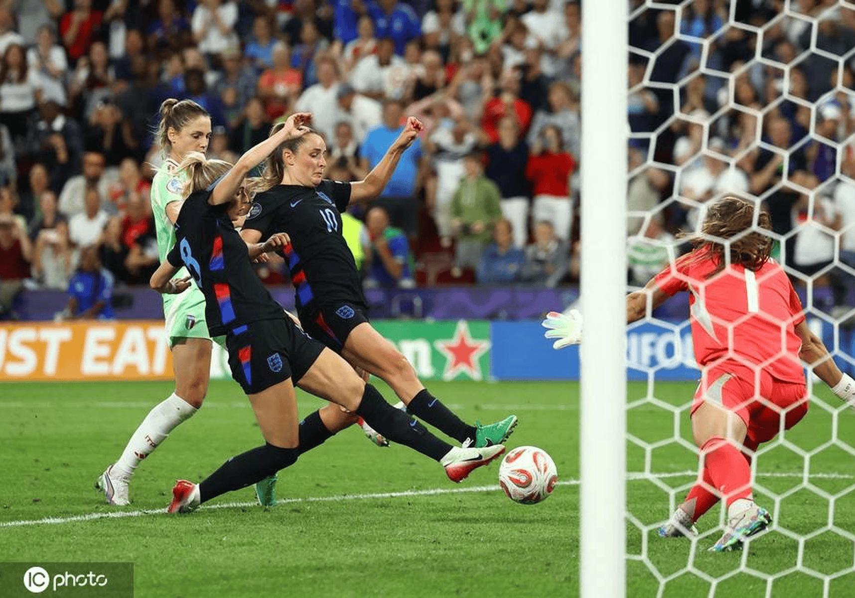 纳米比亚女足在对阵加纳时大获胜利 纳米比亚女足在对阵加纳时大获胜利