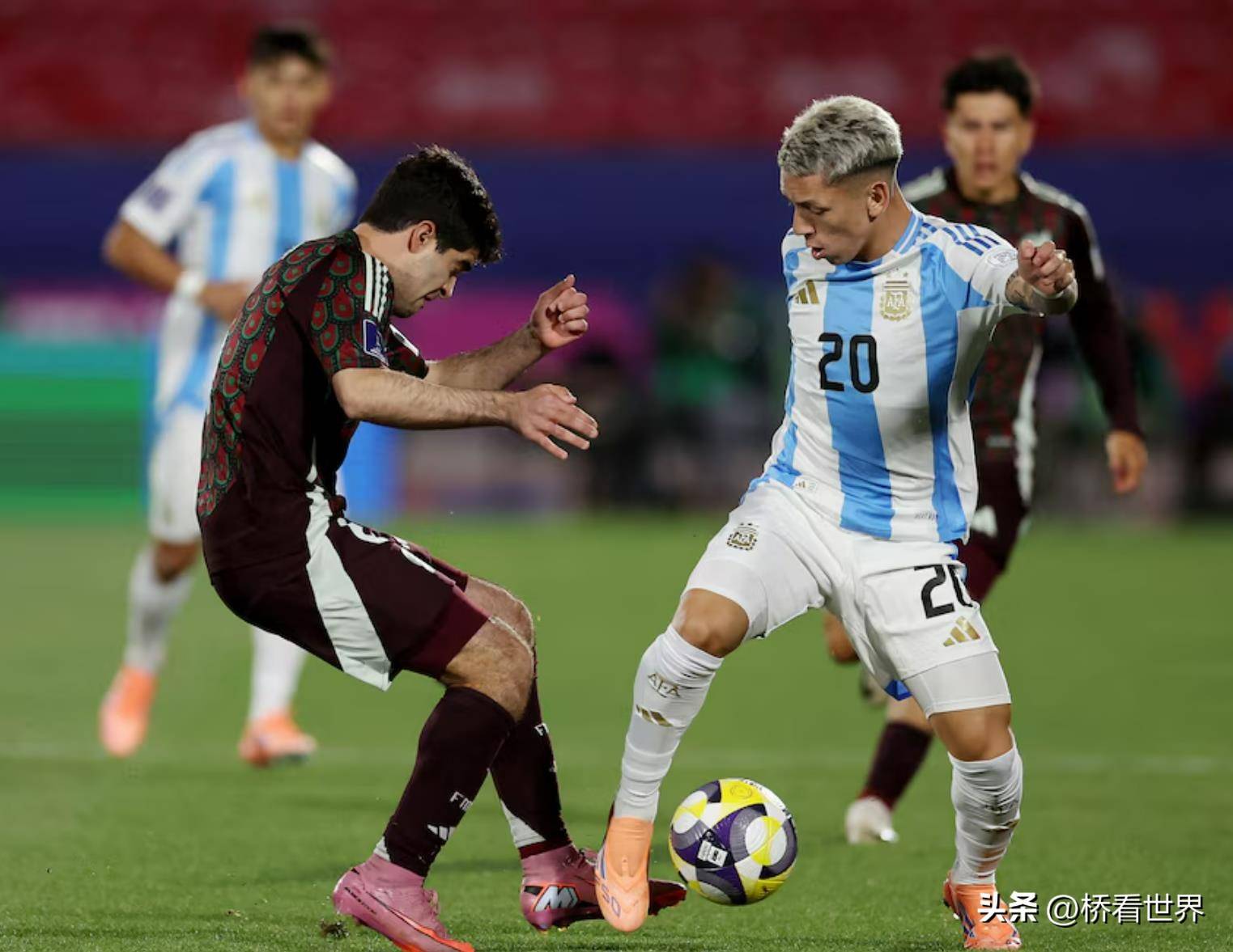 智利击败哥伦比亚队晋级四强 智利击败哥伦比亚队晋级四强