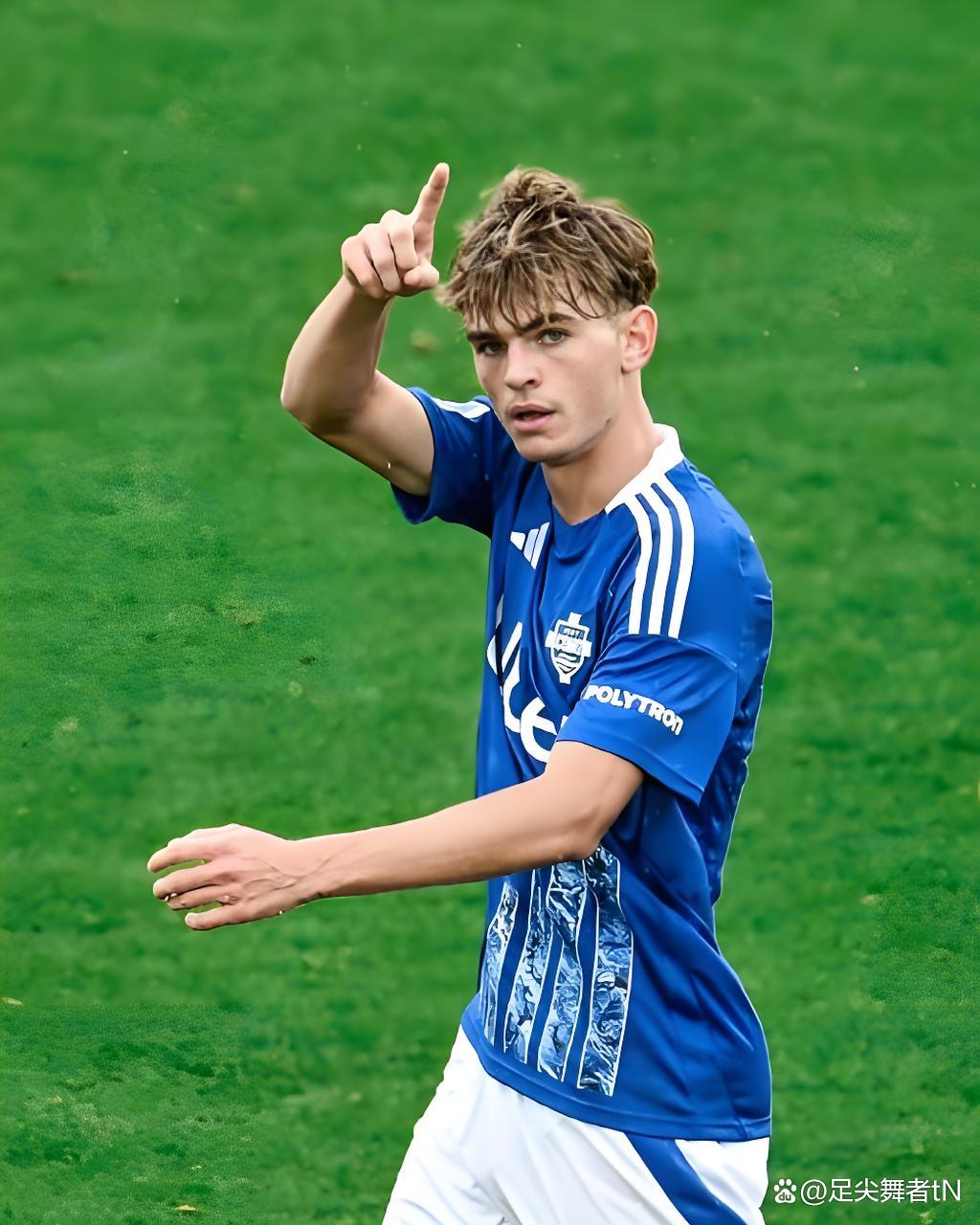 关于意甲球员个人荣誉加身，人气飙升的信息