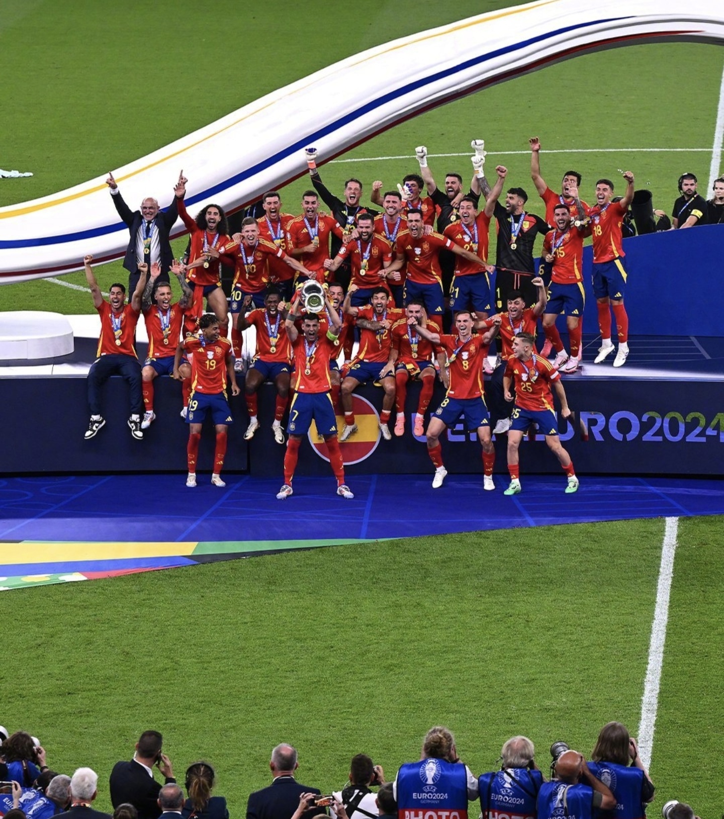 欧洲杯即将开踢,球迷热情高涨! 欧洲杯即将开踢,球迷热情高涨!