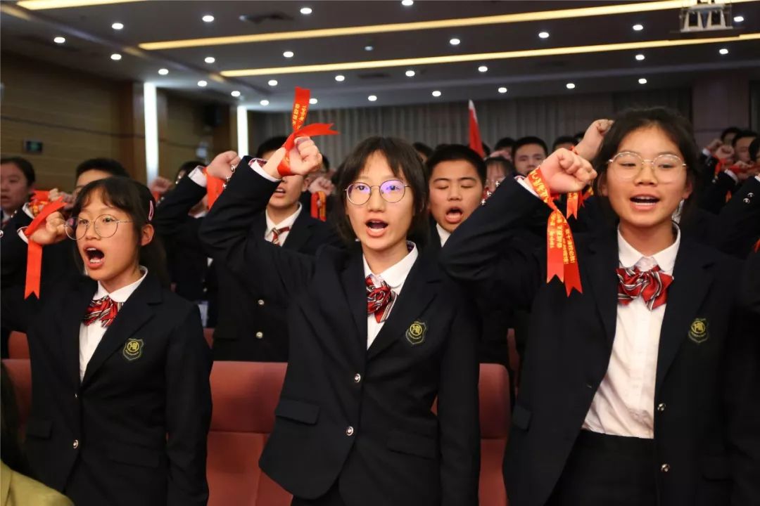 关于海南队奋力拼搏展露风采,胜利气氛四溢庆贡的信息 关于海南队奋力拼搏展露风采,胜利气氛四溢庆贡的信息