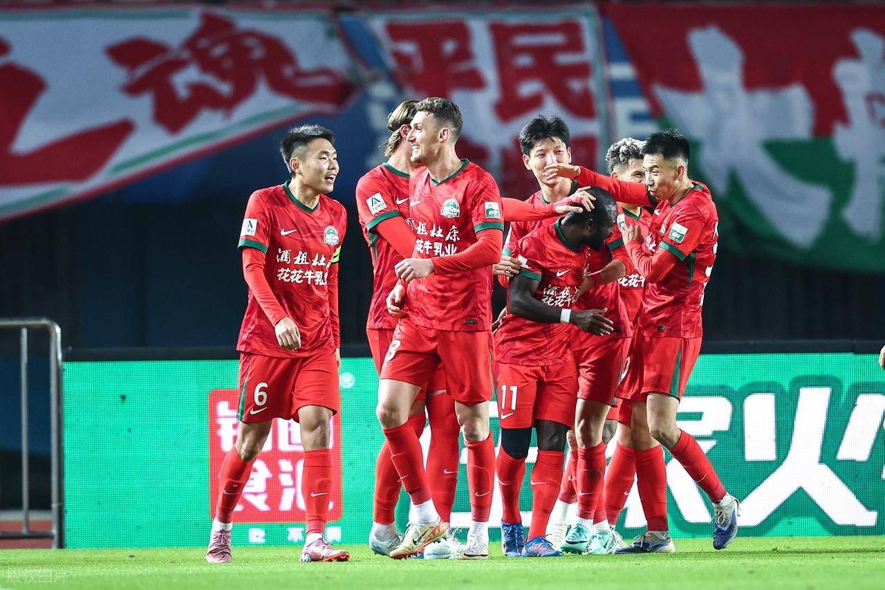 新晋球星破门得分,助球队赢得关键胜利 新晋球星破门得分,助球队赢得关键胜利