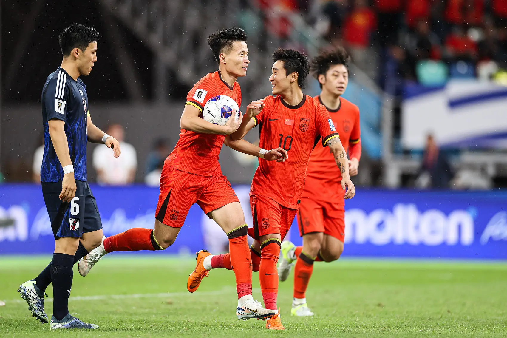 足球热潮再起，国内球队备战打破传统的简单介绍