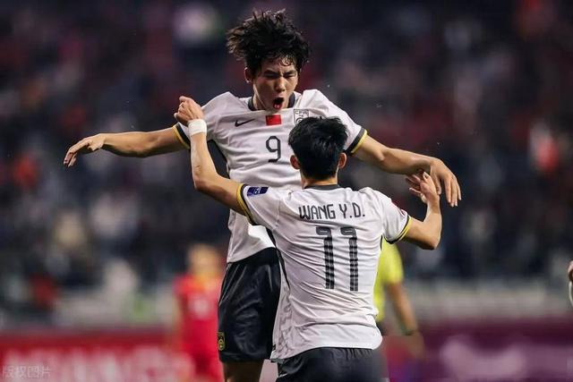 欧洲足球大赛上，中国队斩获佳绩