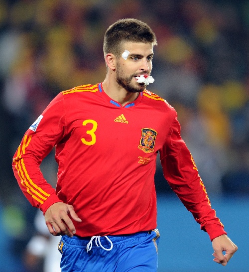 罗马险胜西班牙,皮克带队取胜 罗马险胜西班牙,皮克带队取胜