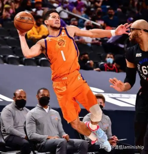 四川队横扫尼克斯，保罗点燃赛场