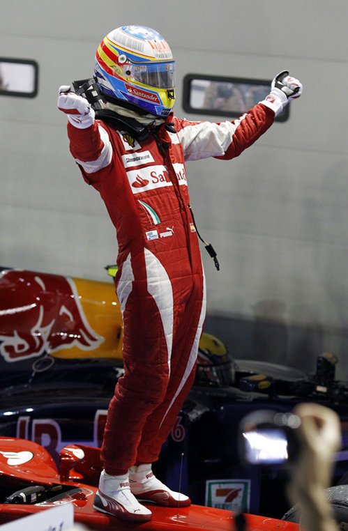 关于哈斯车队绝杀红牛二队，阿隆索高光表现的信息