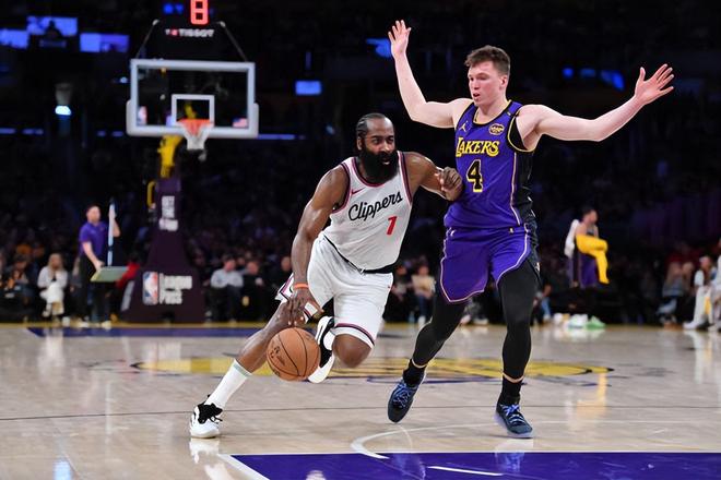 关于湖人翻盘广东队，哈登状态火热的信息