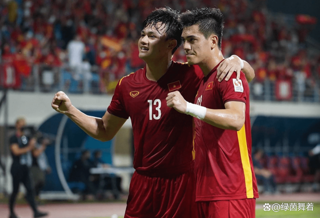 包含马来西亚队绝杀韩国队，黄鸭组合惊艳四座的词条