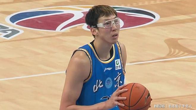 灰熊险胜上海队，周琦带队取胜